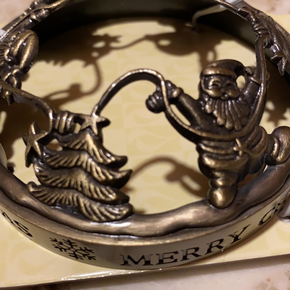 Yankee Candle Illuma Lid jar candle accessory. Merry Christmas written on side - Picture 11 of 13